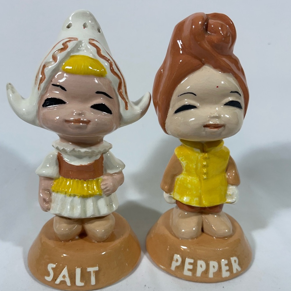VTG DUNCAN ENTERPRISES 1979 SET OF CERAMIC ANTHROPOMORPHIC SALT/PEPPER SHAKER 6”